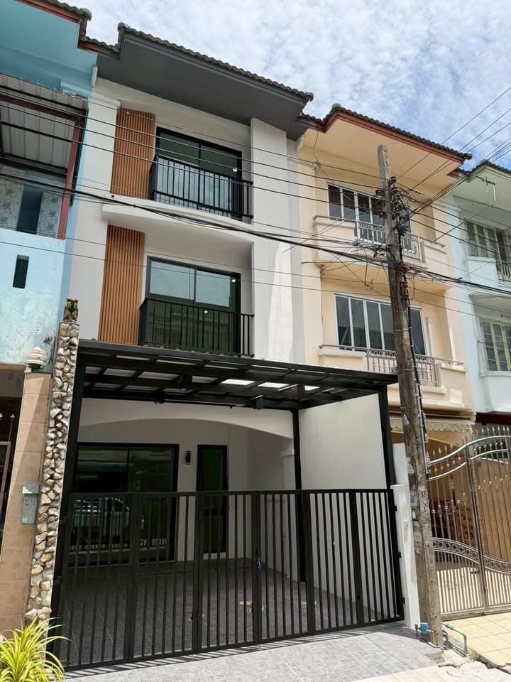 ทาวน์เฮ้าส์เล่นระดับ 4 ชั้น หมู่บ้านสรานนท์ ปากเกร็ด รีโนเวทใหม่ 4 ห้องนอน