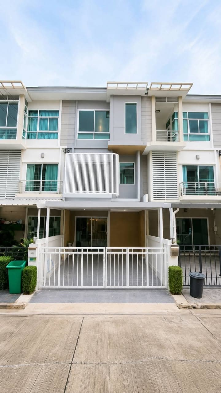 ขายทาวน์โฮมพร้อมอยู่ เดอะเมทโทร พระราม 9 3 ห้องนอน 3 ห้องน้ำ