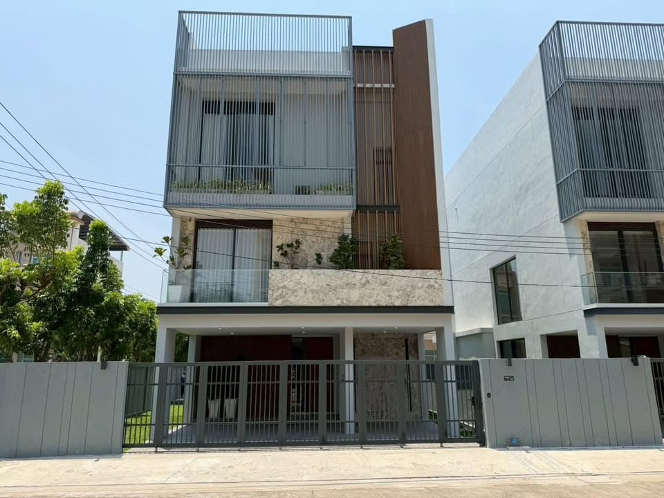 ขายบ้านเดี่ยว 3 ชั้น พร้อมลิฟท์ หมู่บ้านปรีชา รามคำแหง-กรุงเทพกรีฑา