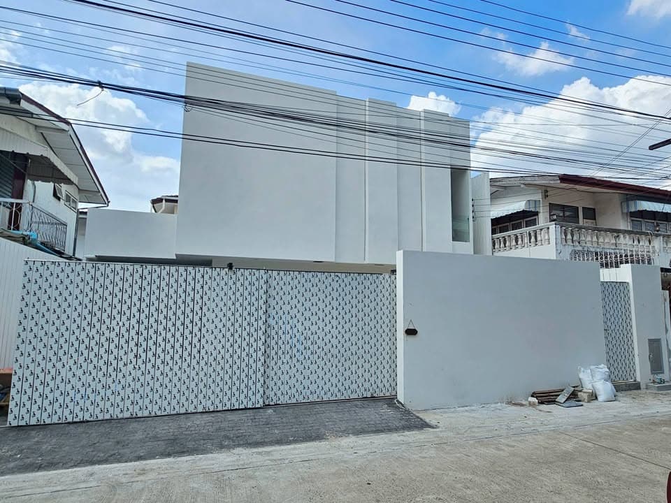 ขายบ้านเดี่ยว 2 ชั้น 3 ห้องนอน 50 ตร.ว. โชคชัย 4