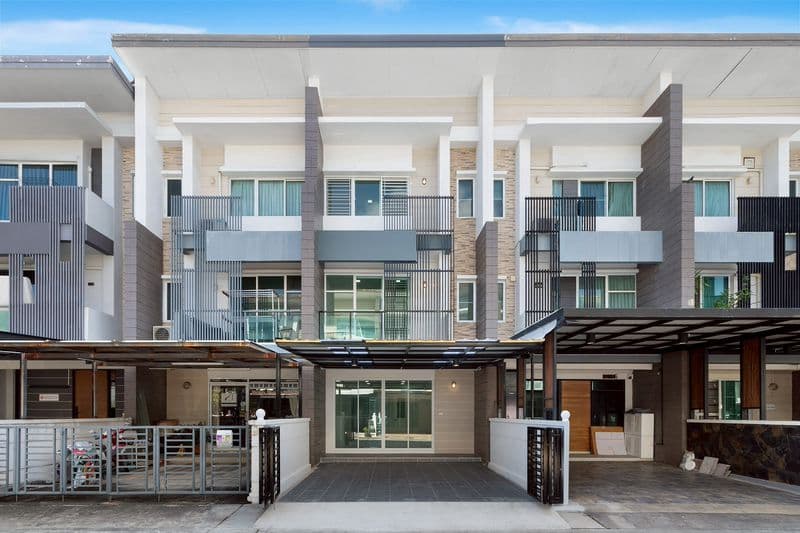 ทาวน์โฮม 3 ชั้น ทาวน์พลัส เกษตร-นวมินทร์ รีโนเวทใหม่ พร้อมอยู่ 3 นอน 3 น้ำ