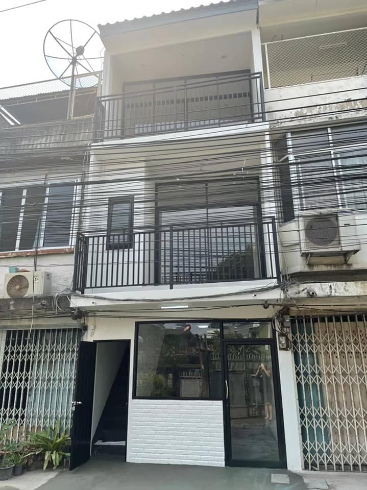 [Code R23083] 🏠ขายด่วน ตึกแถว 3 ชั้น ซอยสาทร15 เพิ่งรีโนเวทใหม่