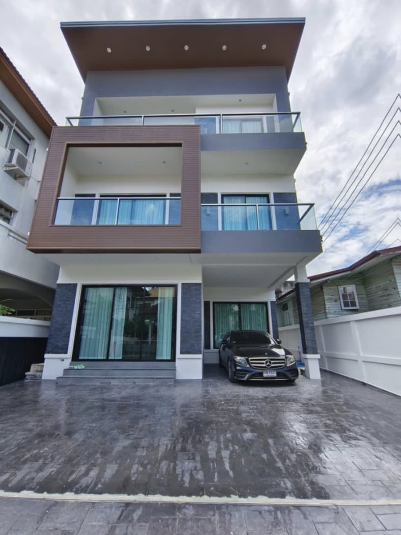 [code: R38353] ขายบ้านเดี่ยว สวย  3 ชั้น 4 นอน สุขุมวิท 65 