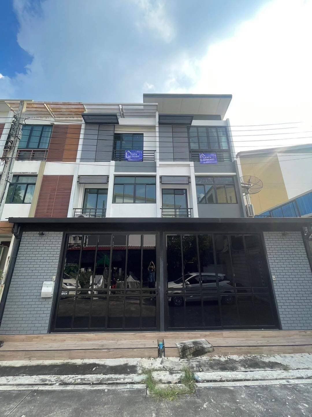 [code : R41353] ขายทาวน์โฮม 3 ชั้น ซิกเนเจอร์วัชรพล 6 นอน