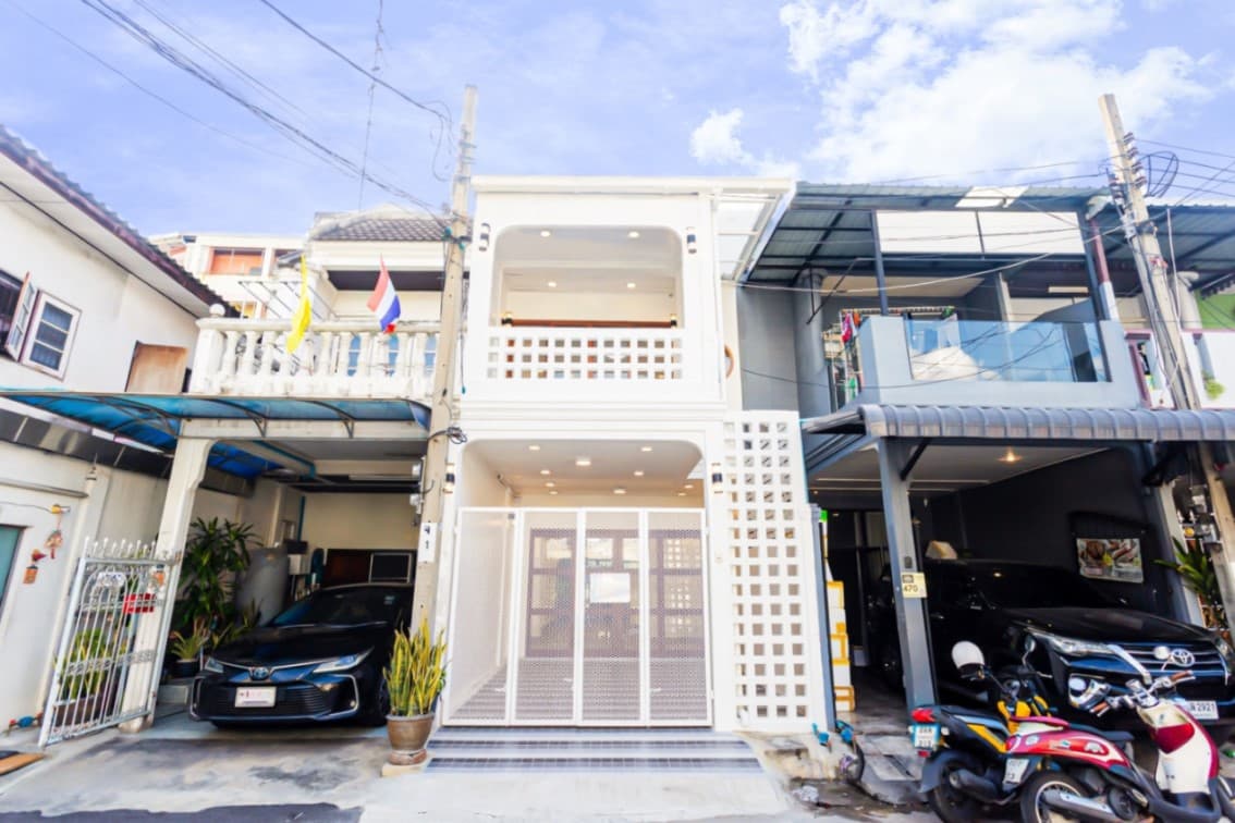 [Code:  R41443] ขายทาวน์เฮ้าส์  2 ชั้น สวย ทำเลดี ลาดพร้าว 112