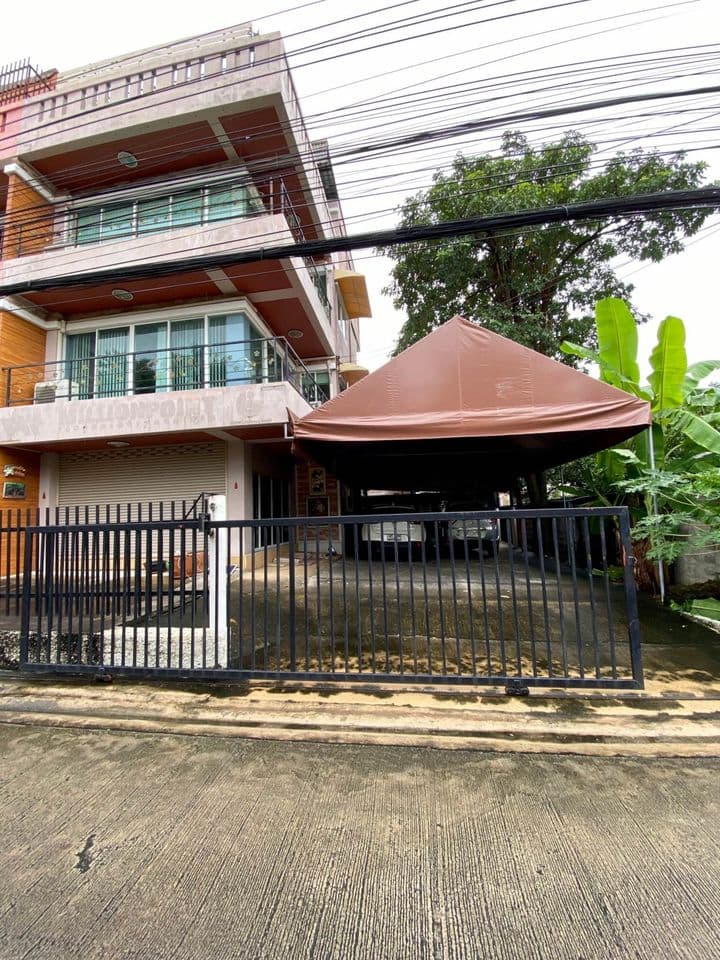[Code  : R4234] ขายสำนักงาน 3 ชั้น  มีดาดฟ้า  สังคมสงเคราะห์ 16 ลาดพร้าว 71