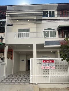 [Code : R4342] ขาย ทาวน์โฮม 3ชั้น รีโนเวทใหม่ทั้งหลัง 5นอน 5น้ำ พื้นที่ใช้สอย 220ตรม. ซอยสุขุมวิท 101/1 ใกล้ห้างซีค่อนสแควร์, อุดมสุข