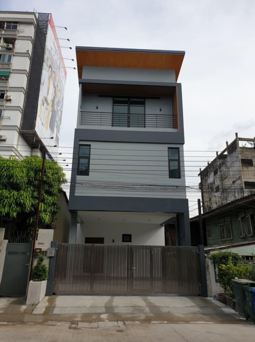 [Code : R4417] ขายบ้าน 3 ชั้น 4 นอน พร้อมที่ดิน  ถนนพระราม 3 ซอย 75